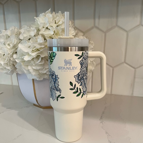 Stanley Accessories - 🤍Stanley Adventure Quencher Travel Tumbler 40 Oz Cream Floral Limited Edition
